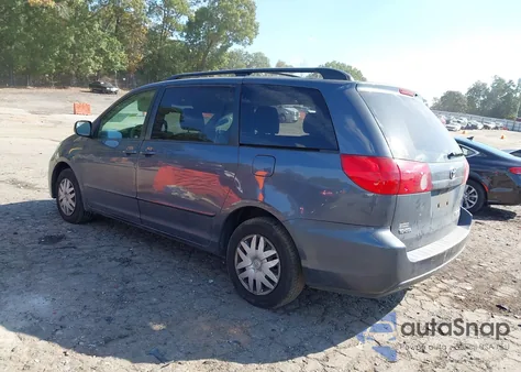 2010 Toyota Sienna Le z USA, uszkodzony, nr VIN 5TDKK4CC9AS332503